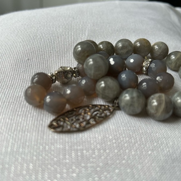 Two grey elasticated bracelets - Picture 6 of 7